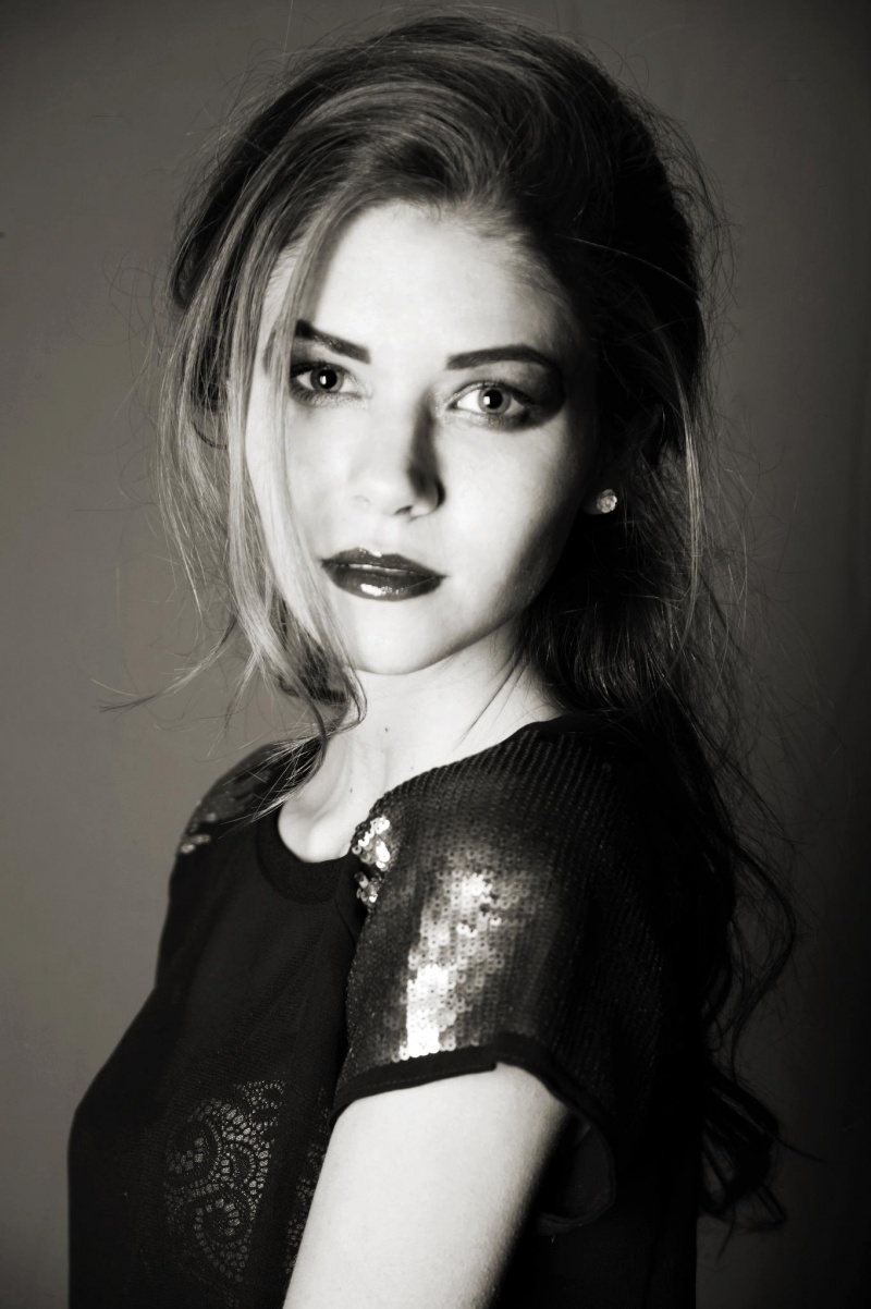 Female model photo shoot of Alexis Tobin
