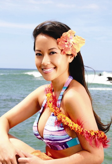 Female model photo shoot of gemmareyes in Magic Island, Honolulu, HI