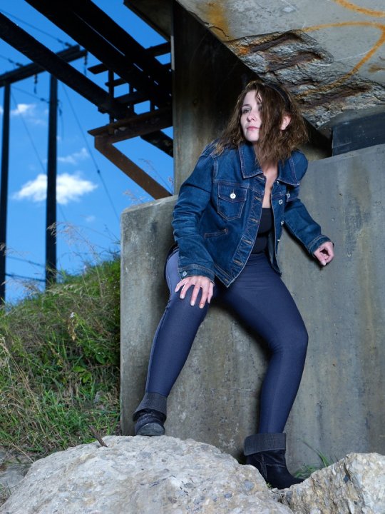 Female model photo shoot of lyn Mc Innis