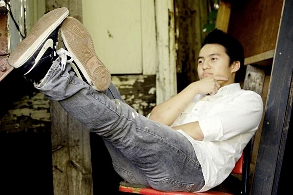 Male model photo shoot of Kaoboy
