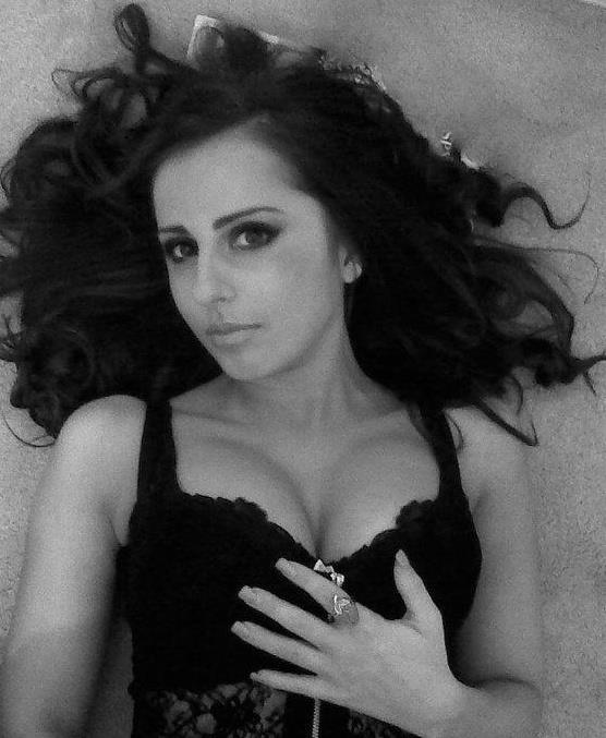 Female model photo shoot of Sophia Melina
