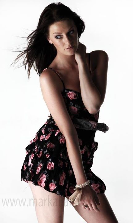 Female model photo shoot of JessicaHutchings