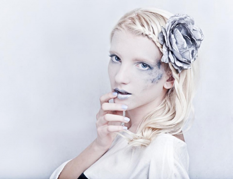 Female model photo shoot of Magdalena Marc