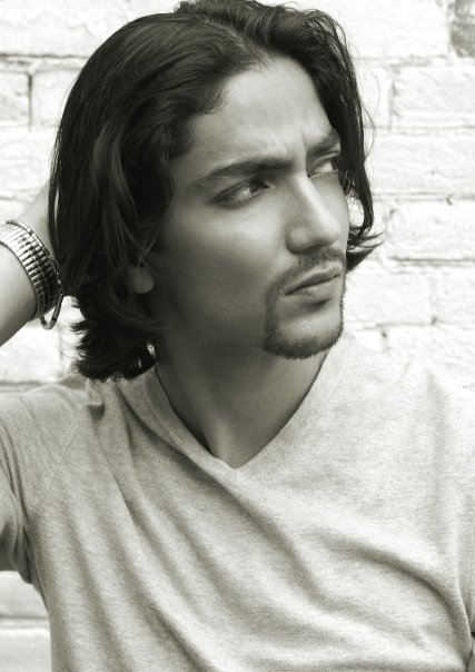 Male model photo shoot of Nabeel Qayyum