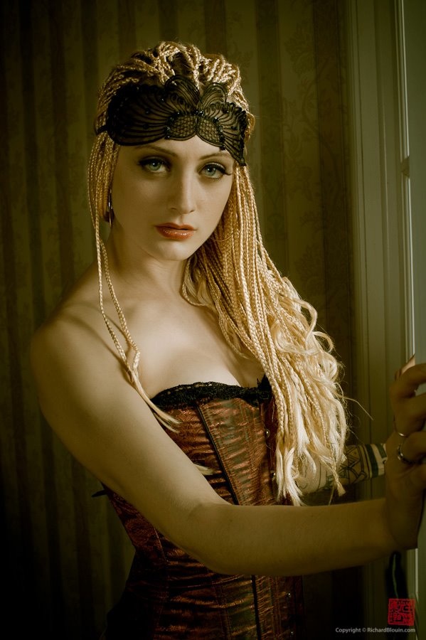Female model photo shoot of Juliana Lomov
