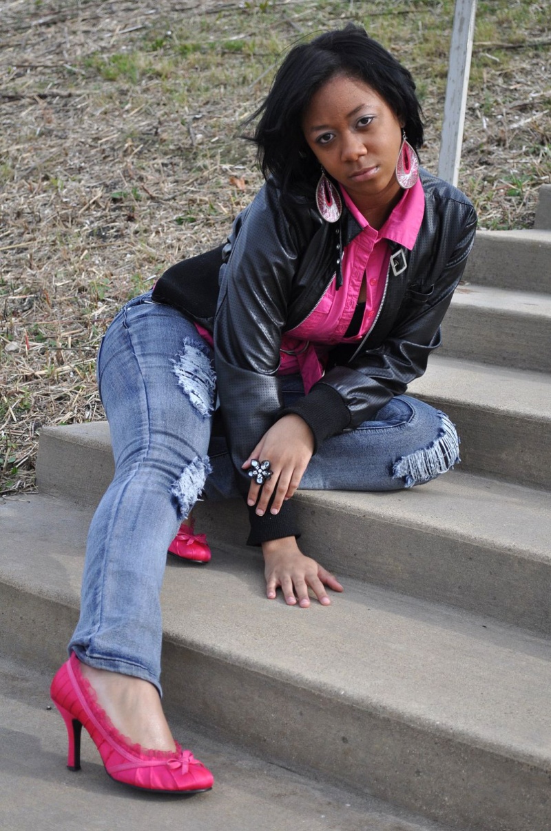 Female model photo shoot of Shanice94