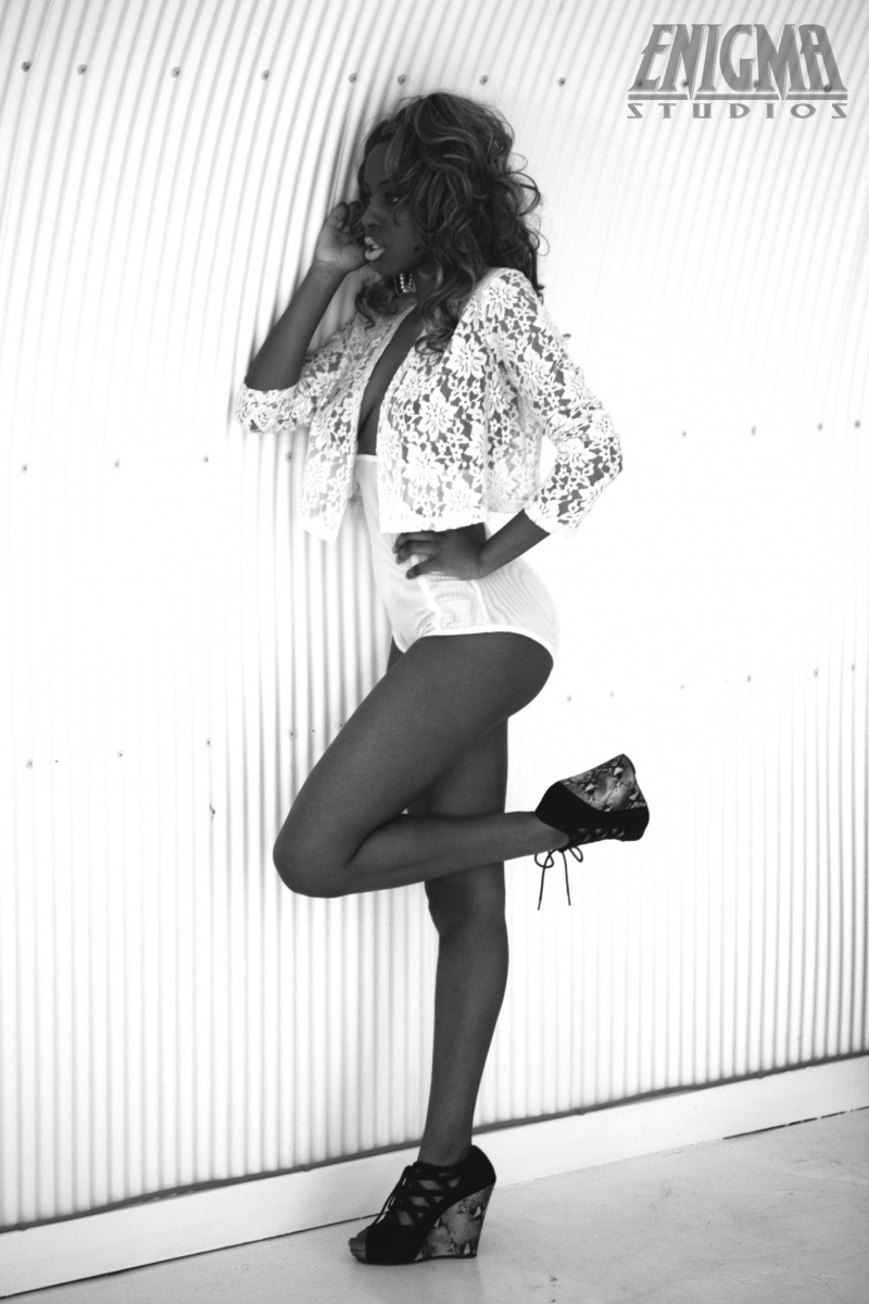 Female model photo shoot of Dionne Sakupwanya