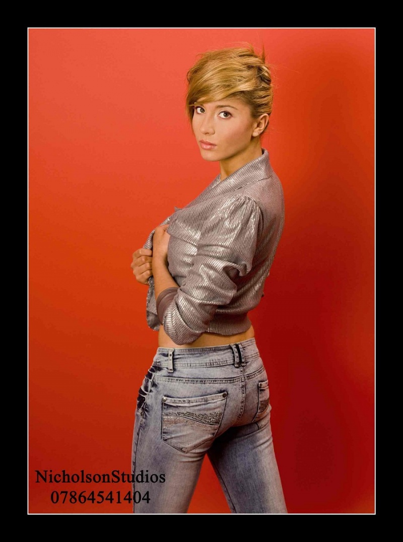 Female model photo shoot of Jemma-Leigh