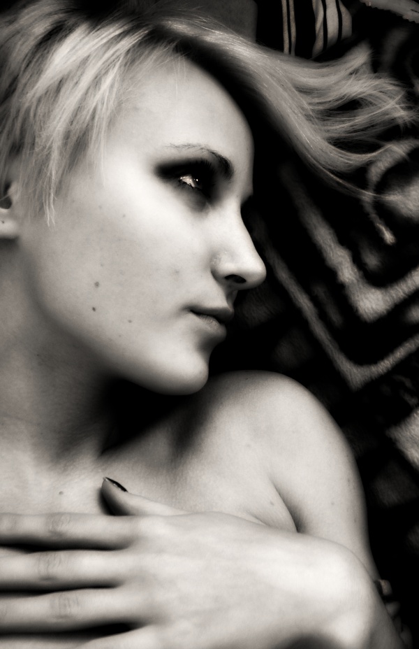 Female model photo shoot of Darya Petrushkevich