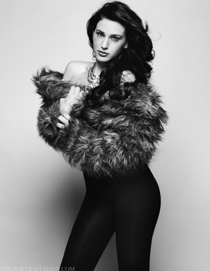 Female model photo shoot of Ana Laura Martinez