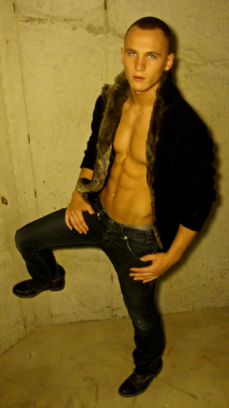 Male model photo shoot of Tumas Z