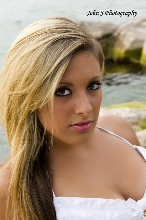 Female model photo shoot of Ashley Toia