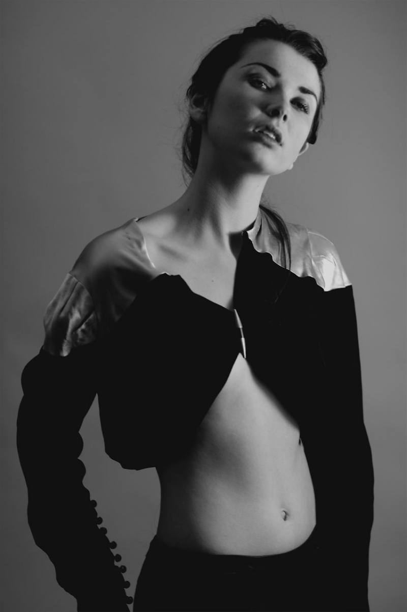 Female model photo shoot of Lynsey Scott by WILLIAM DICKSON