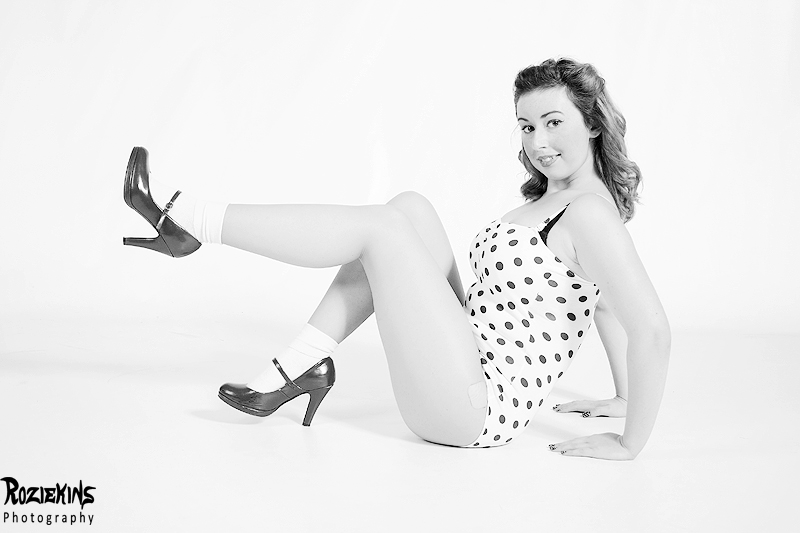 Female model photo shoot of Jadeycakes by Roziekins Photography