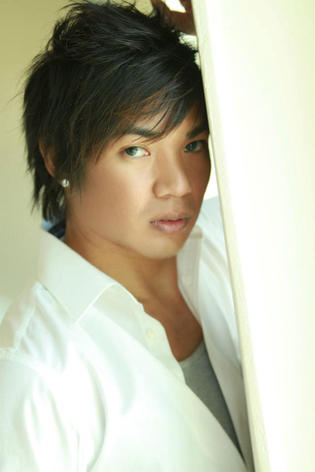 Male model photo shoot of Roger Thammavong