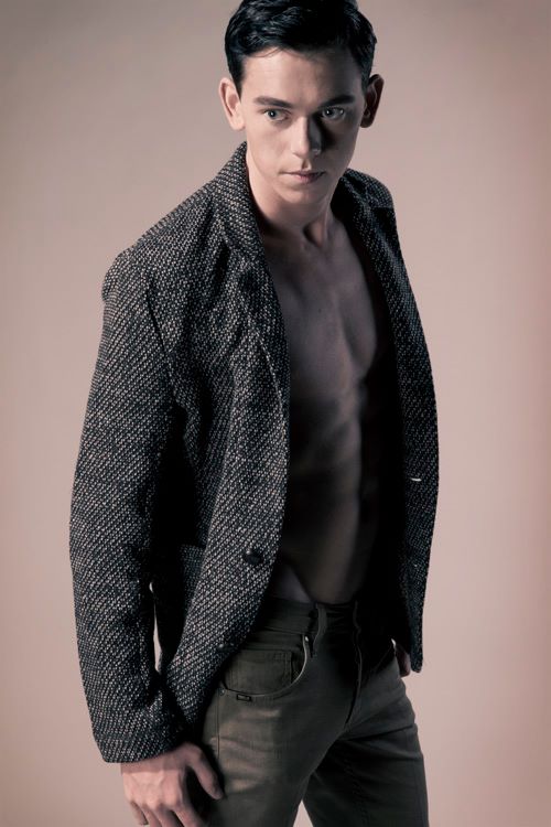 Male model photo shoot of Andi Albin