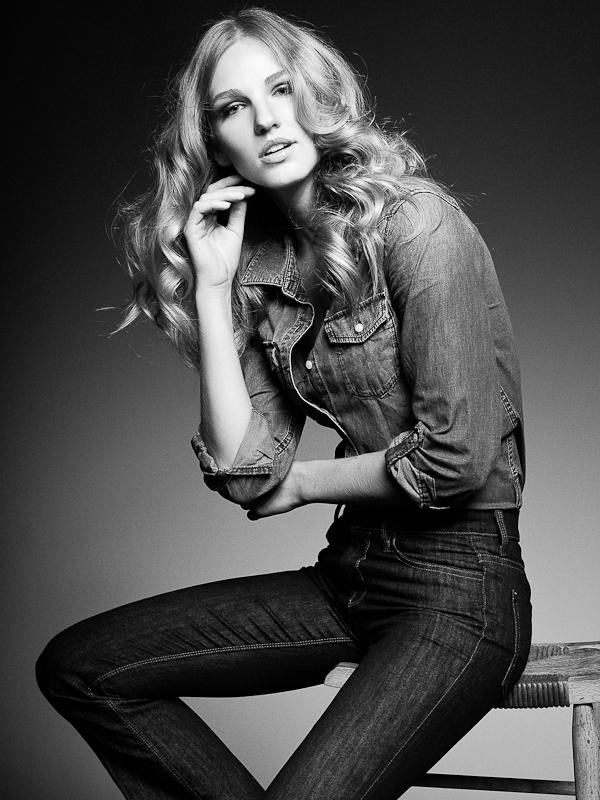 Female model photo shoot of Yen Ryder