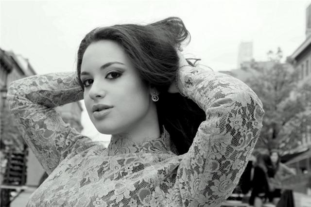 Female model photo shoot of Raquel-Erica