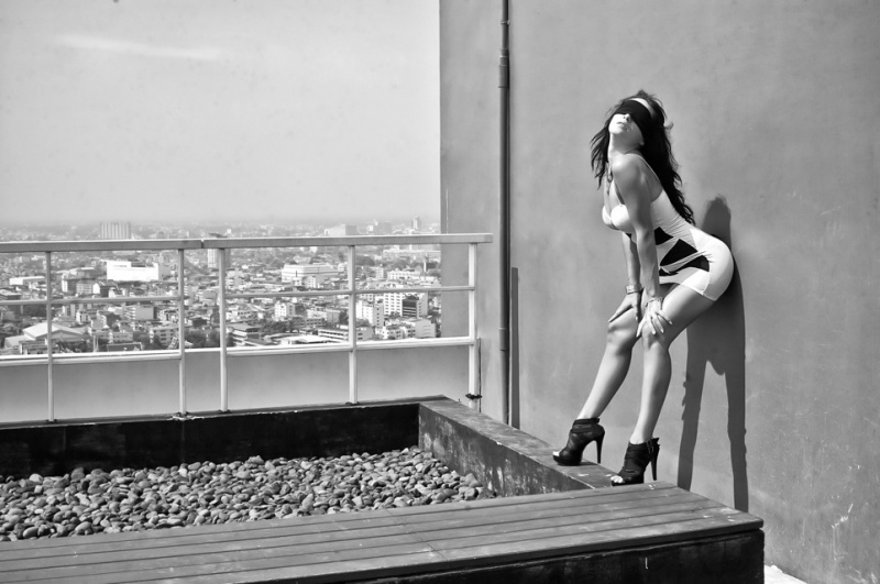 Female model photo shoot of Nefertiti by roberto echeverry in Bangkok