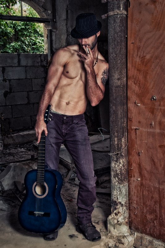 Male model photo shoot of Dim Danni Malinsky by Yair Tsriker