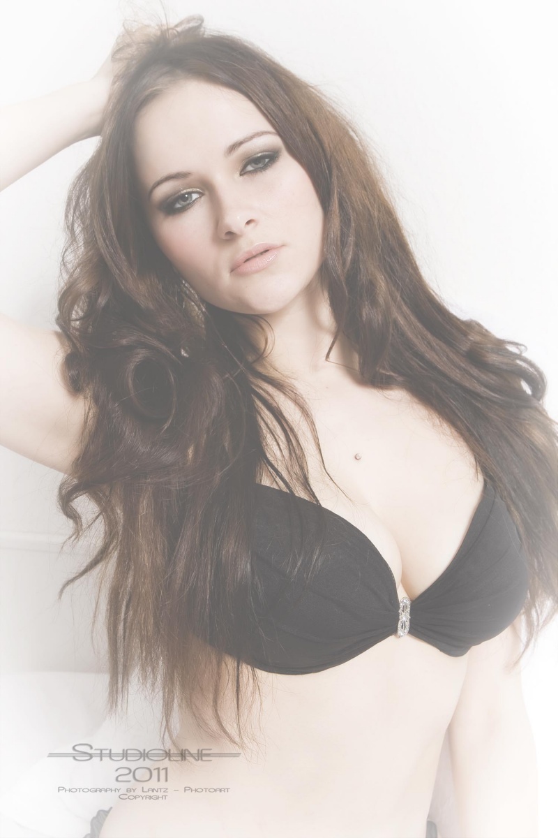 Female model photo shoot of Mandylee