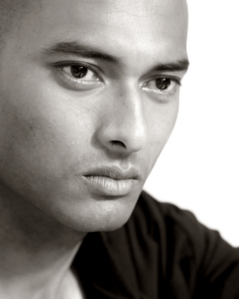Male model photo shoot of Avi Pranish