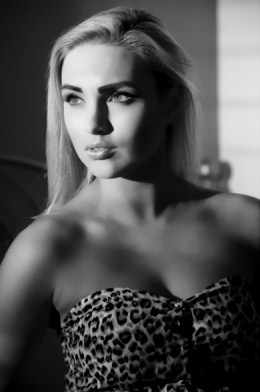 Female model photo shoot of Fiona Linsley