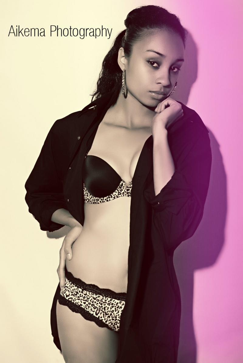 Female model photo shoot of rashida90