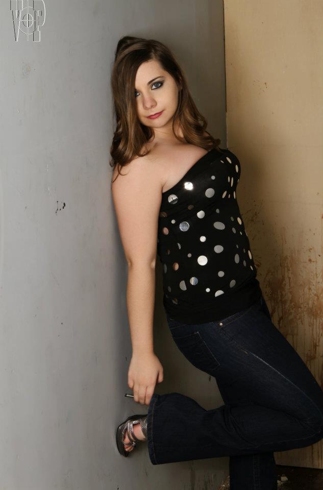 Female model photo shoot of Ashley Richardson 