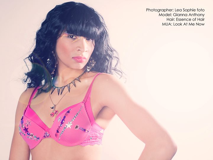 Female model photo shoot of LOOK AT ME NOW_mua