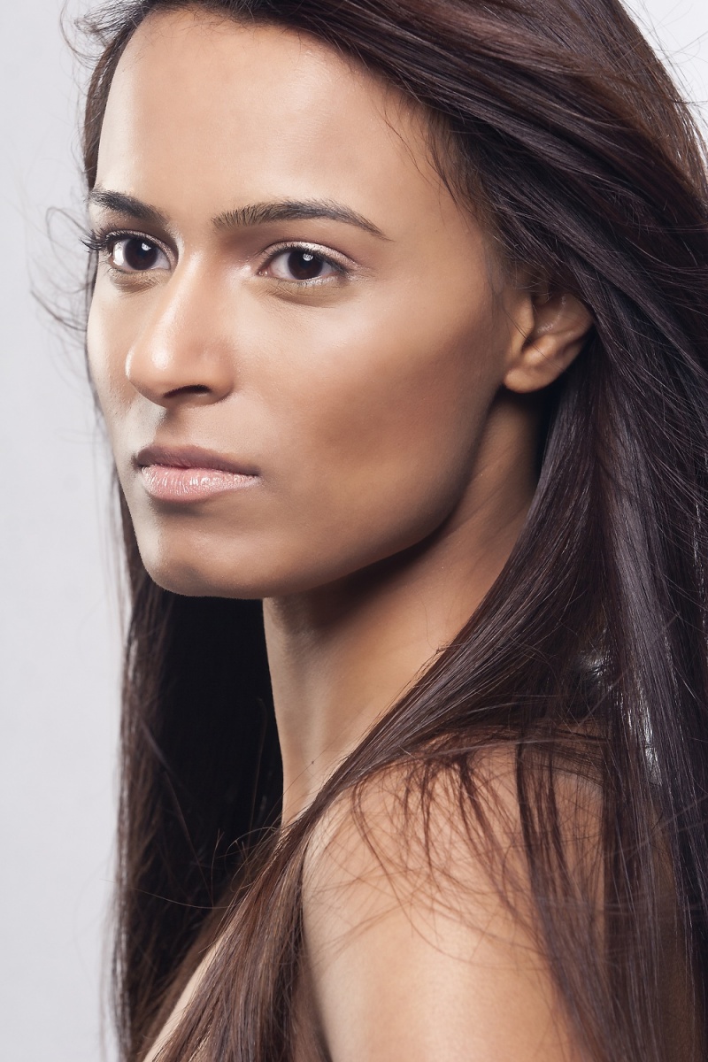 Female model photo shoot of Nijia Britt by Kauwuane Burton