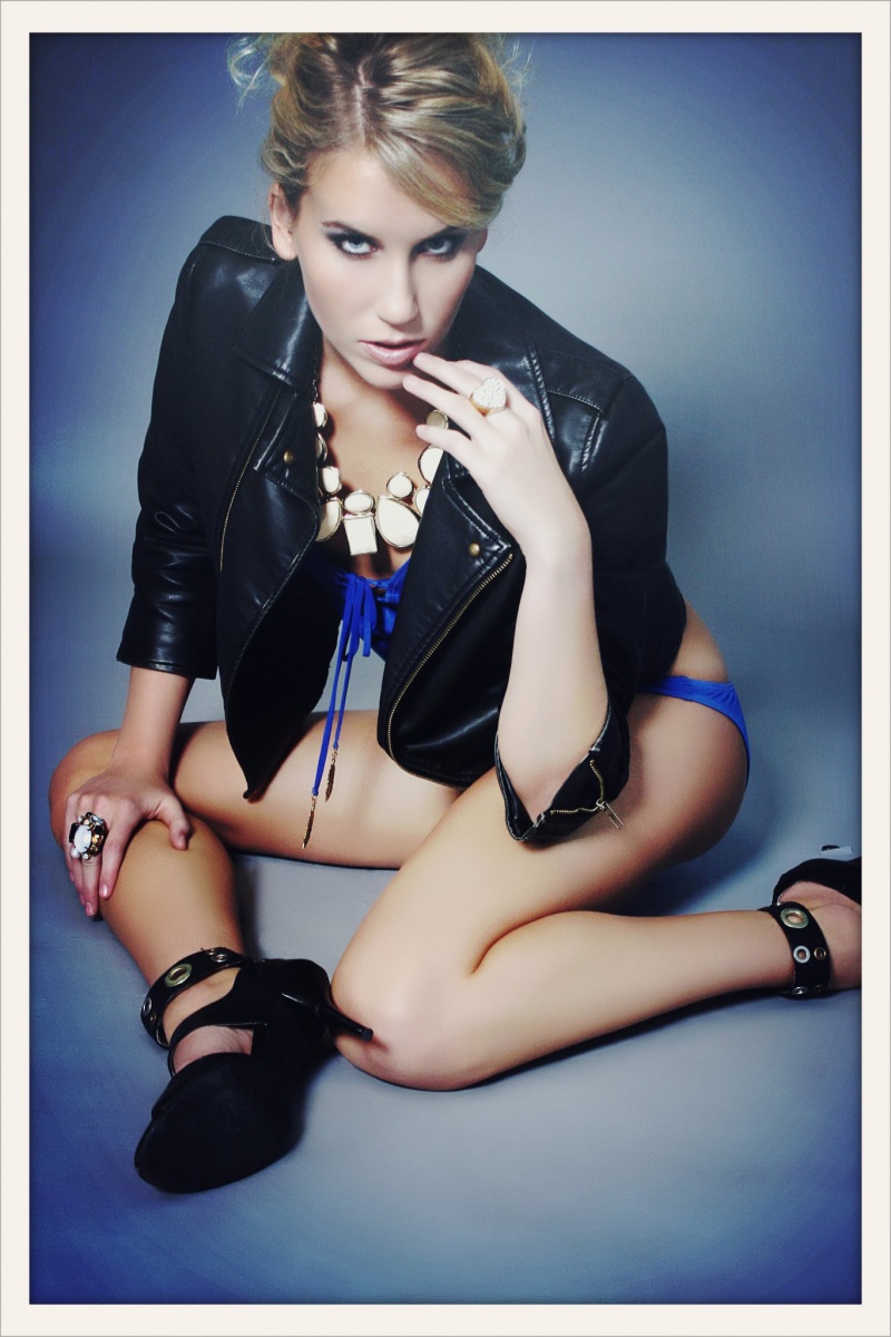 Female model photo shoot of Desire Figueroa