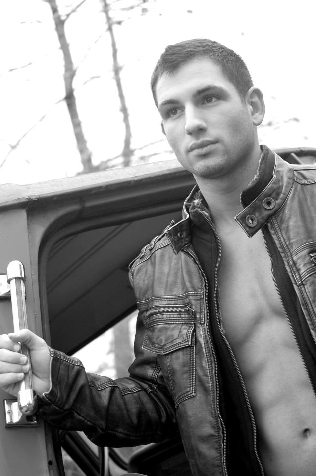Male model photo shoot of Lucas Payne