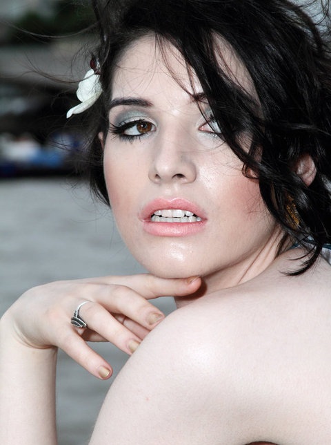 Female model photo shoot of Lianne Harrison 