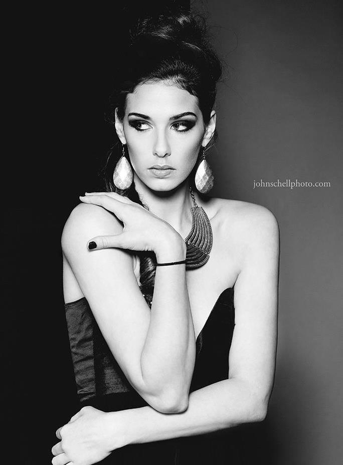 Female model photo shoot of Monica Vetter