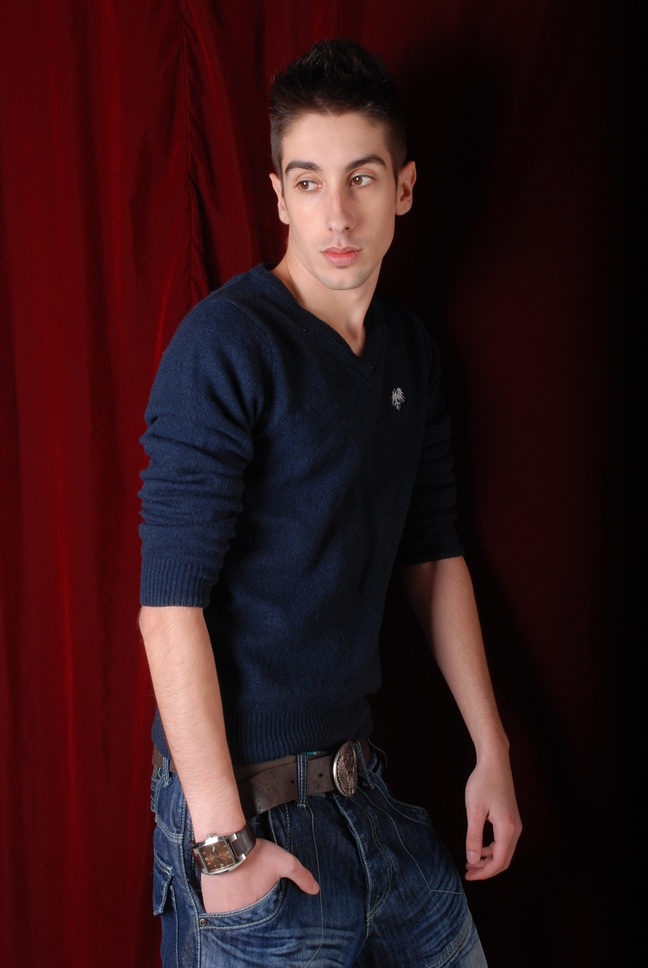 Male model photo shoot of Marcio Roxo