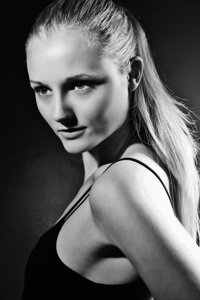 Female model photo shoot of Lotte Goedhart