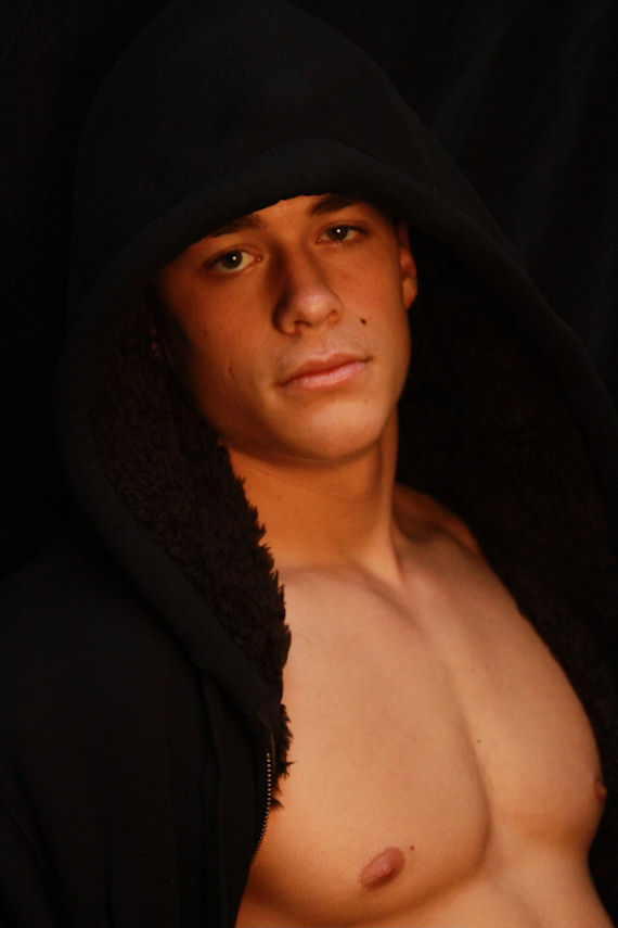 Male model photo shoot of Ben Moos