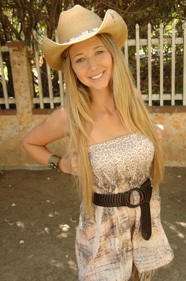 Female model photo shoot of Lacy Oski in Fresno, CA