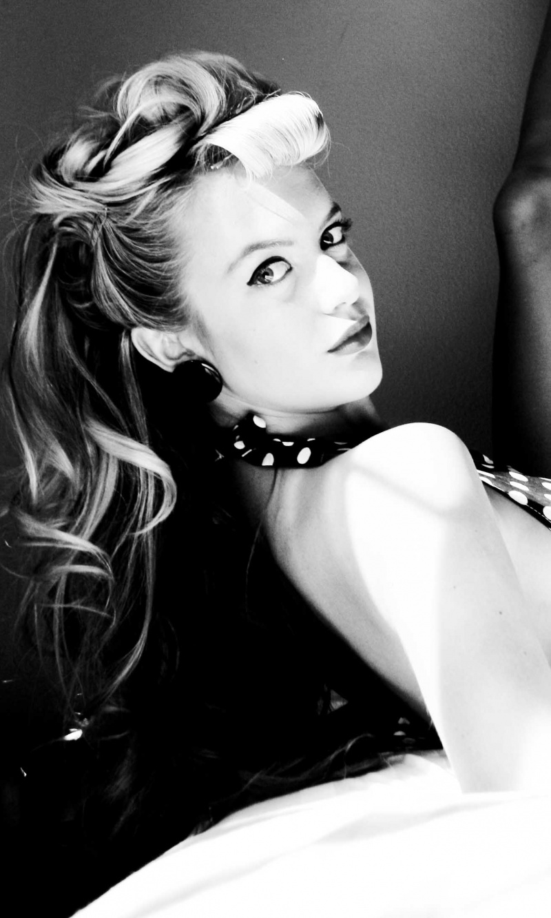 Female model photo shoot of Ashley M Knight