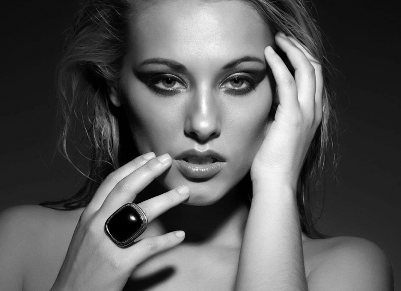 Female model photo shoot of Kristyn Wink MUA