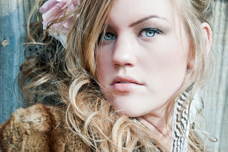 Female model photo shoot of Lindsey Kirby