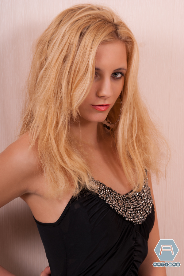 Female model photo shoot of Amanda Rigterink by Artisas