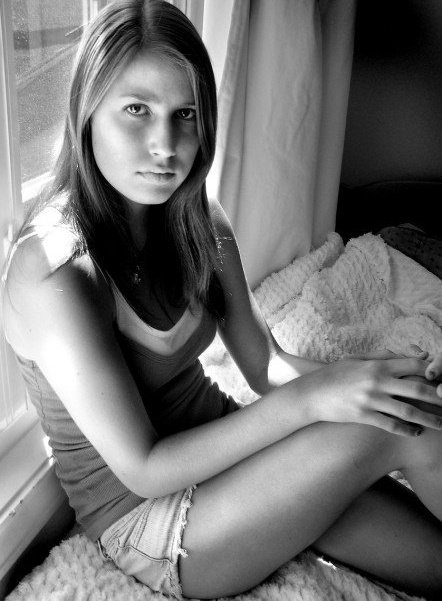 Female model photo shoot of Anna Stone