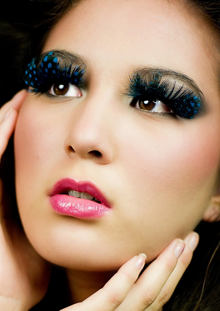 Female model photo shoot of Trendy Makeup Bag and Tori Row