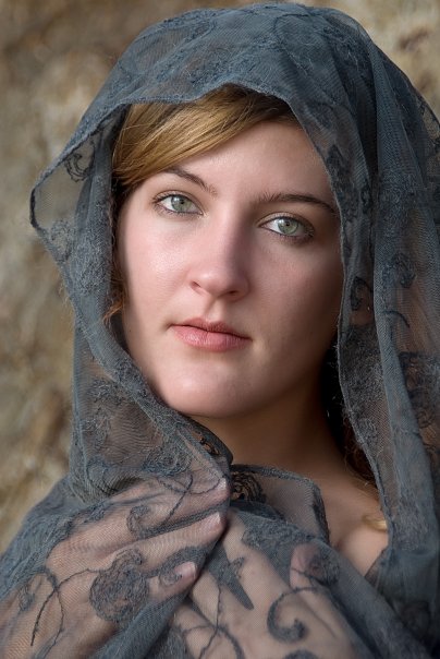 Female model photo shoot of Wxeharoi