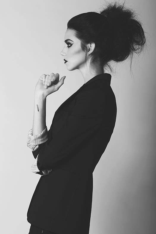 Female model photo shoot of kate elizabeth blythe
