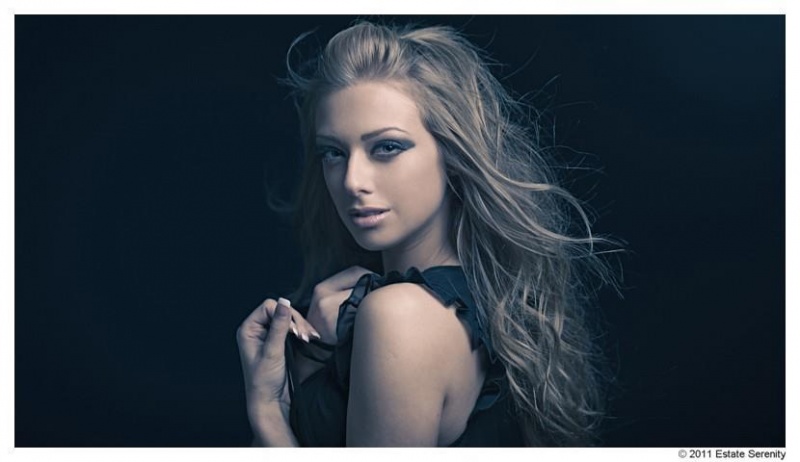 Female model photo shoot of Ioana Rotaru