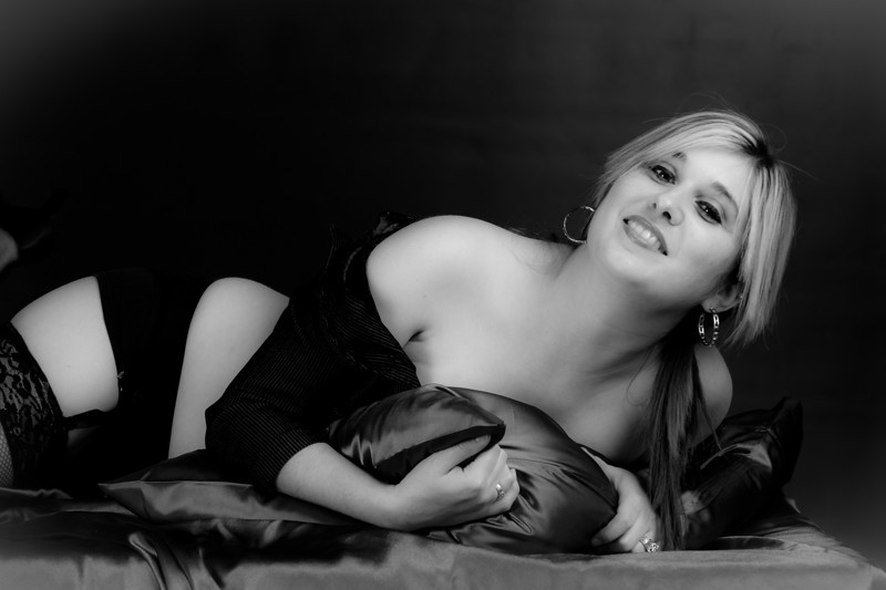 Female model photo shoot of Lauren Mendell by Studio 90