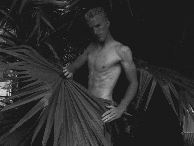 Male model photo shoot of Justin Dream